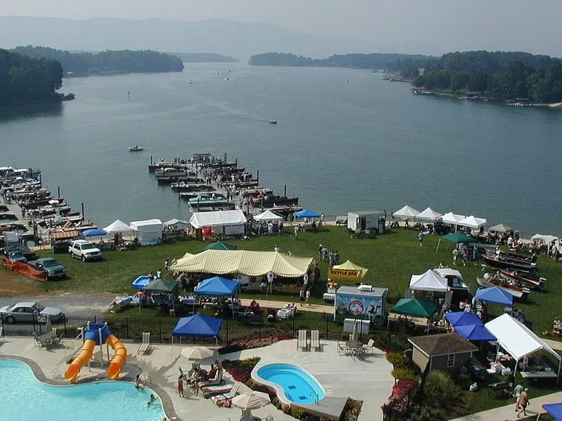 Smith Mountain Lake